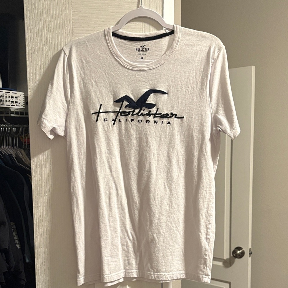 Hollister Men's White Tee with Navy Logo